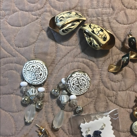 15 pair pierced earrings - Picture 3 of 5